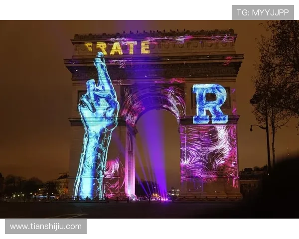 如何在澳門凱旋門廣場享受夜晚燈光秀與特色美食體驗